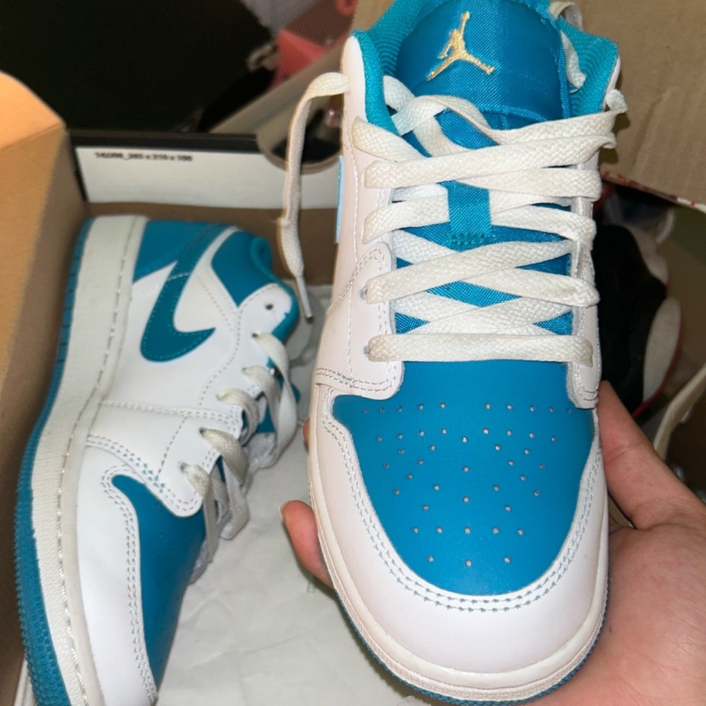 Brand New never worn Air Jordan 1s (Gs)🐬
